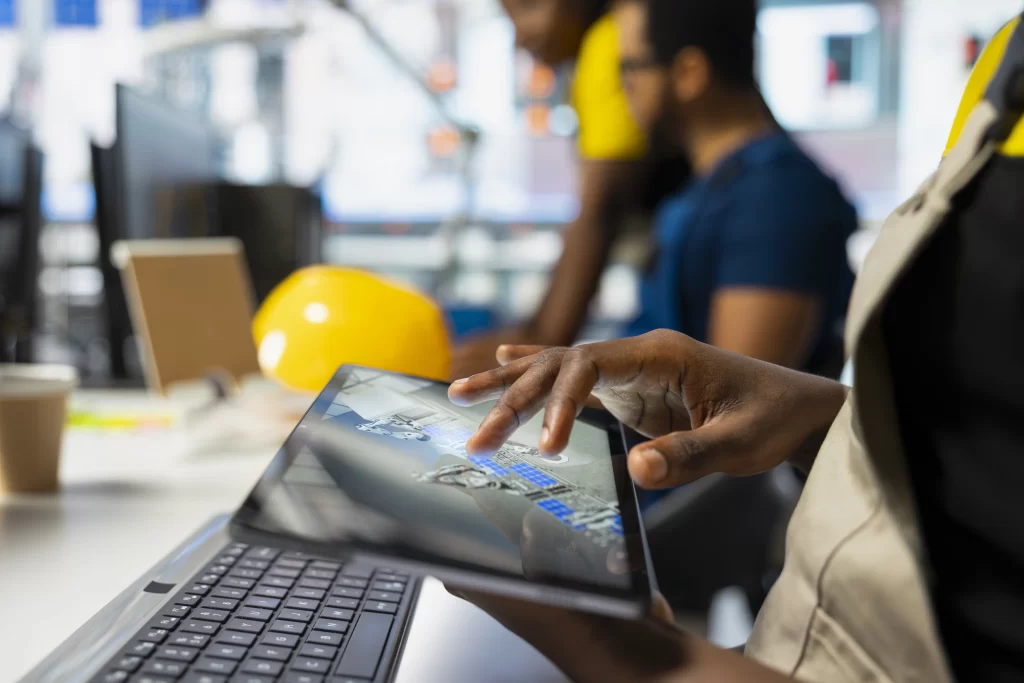 Uma consultoria de marketing industrial otimiza processos e fortalece o ecossistema digital B2B.